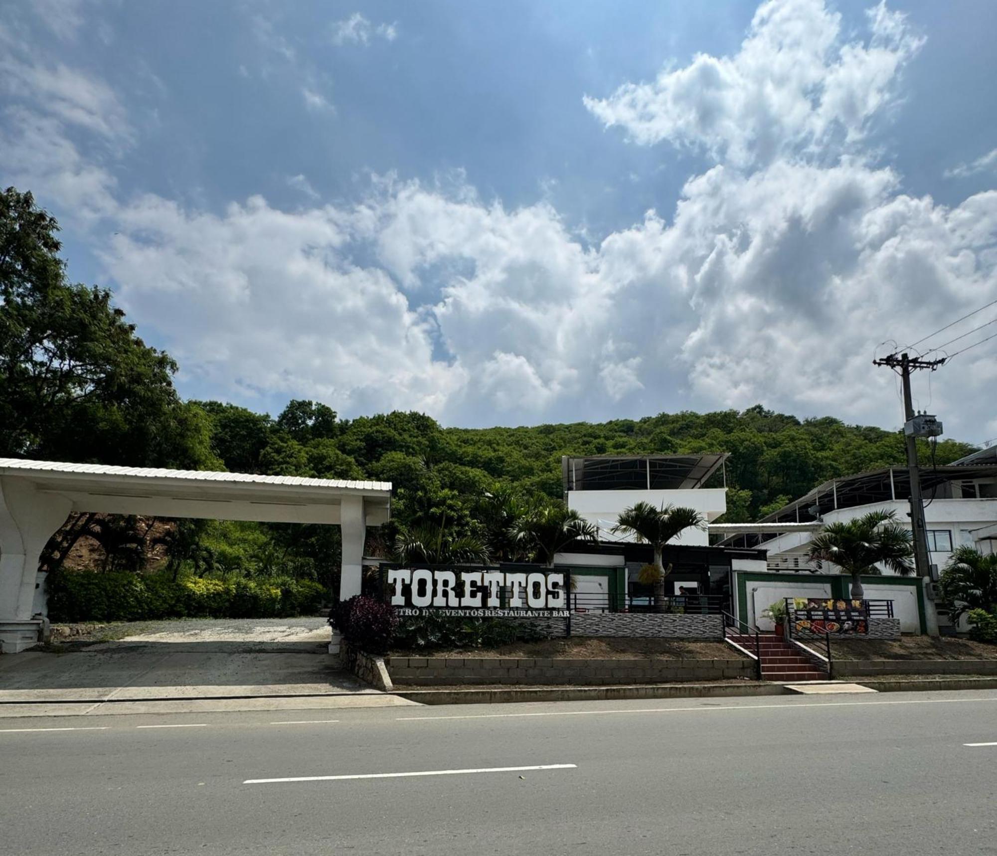 Torettos Yumbo Buitenkant foto